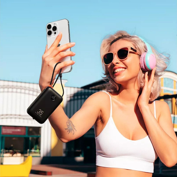 Powerbank VEGER K3 30000 mAh z kablami USB-C i Lightning, szybkie ładowanie 35W – Czarny