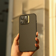 Etui do iPhone 16 Pro Max, pancerne Nillkin, Carbon Fiber, do Magsafe, złote
