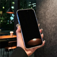 Etui magnetyczne z kwiatowym, laserowym wzorem do iPhone 16 Pro