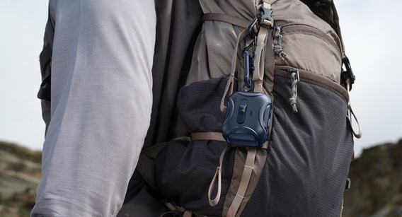 Etui na słuchawki z MagSafe ESR Cyber FlickLock do Apple AirPods Pro 3