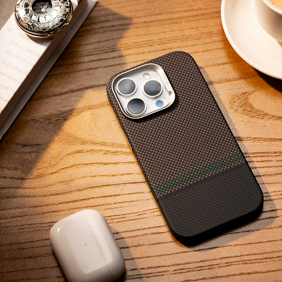 Etui BENKS Kevlar Magnetic Armor Pro Prestige 600D Y065 do MagSafe z aktywnym przyciskiem do iPhone 16 Pro