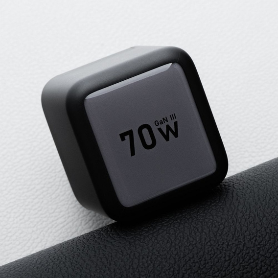Ładowarka sieciowa GaN z USB-C, USB-A i zwijanym kablem USB-C 70 W