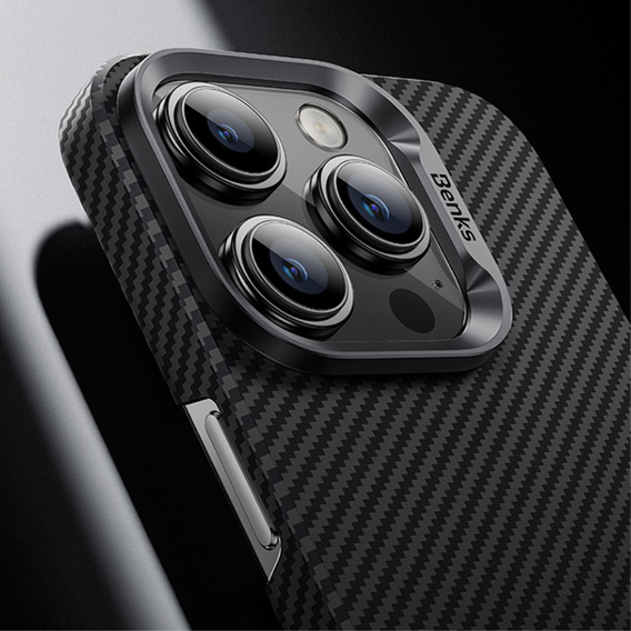 Etui BENKS Kevlar do iPhone 15 Pro Max, Carbon Fiber, do MagSafe, czarne