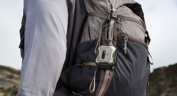 Etui na słuchawki z MagSafe ESR Cyber FlickLock do Apple AirPods Pro 3